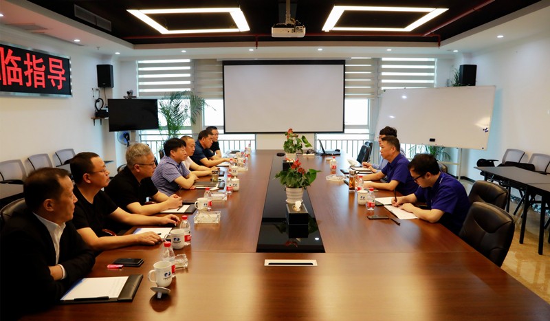 熊良虎在沉庆市中科大业集团调查时强调：对峙生态优先战术，想好生态经、走好扶贫路