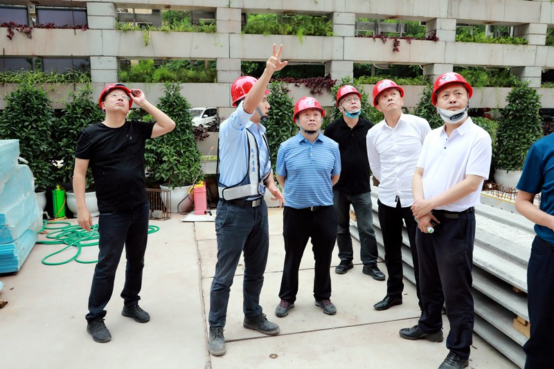 熊良虎在沉庆市中科大业集团调查时强调：对峙生态优先战术，想好生态经、走好扶贫路