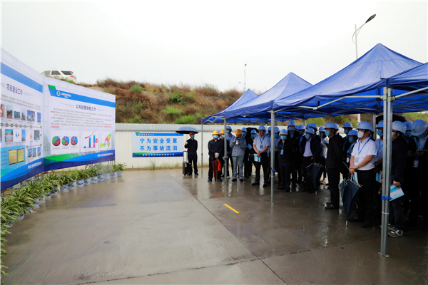 陕西金年会集团复工复产促增长项目观摩会议与会人员走进大秦国源三秦金年会秦国园区在榆项目