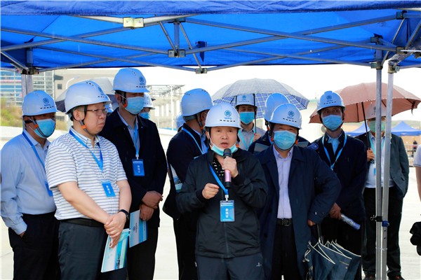 陕西金年会集团复工复产促增长项目观摩会议与会人员走进大秦国源三秦金年会秦国园区在榆项目