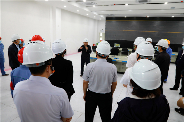 陕西金年会集团复工复产促增长项目观摩会议与会人员走进大秦国源三秦金年会秦国园区在榆项目