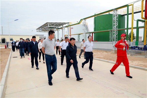 陕西金年会集团复工复产促增长项目观摩会议与会人员走进绿色能源公司油气公司水环境公司陕北片区项目