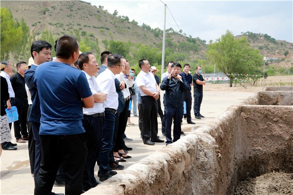 陕西金年会集团复工复产促增长项目观摩会议与会人员走进绿色能源公司油气公司水环境公司陕北片区项目