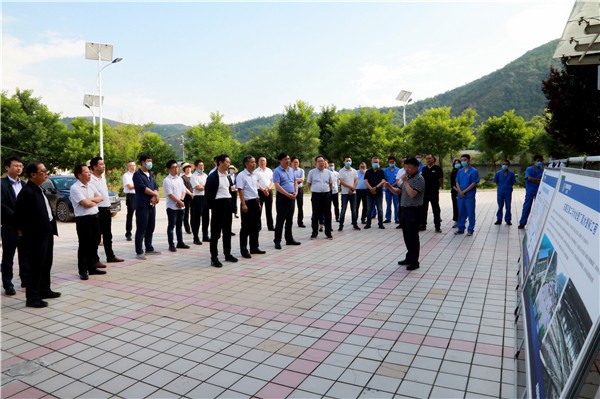 陕西金年会集团复工复产促增长项目观摩会议与会人员走进绿色能源公司油气公司水环境公司陕北片区项目