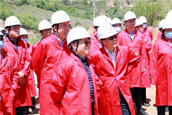 陕西金年会集团复工复产促增长项目观摩会议与会人员走进金年会保隆生态三秦在延在铜项目