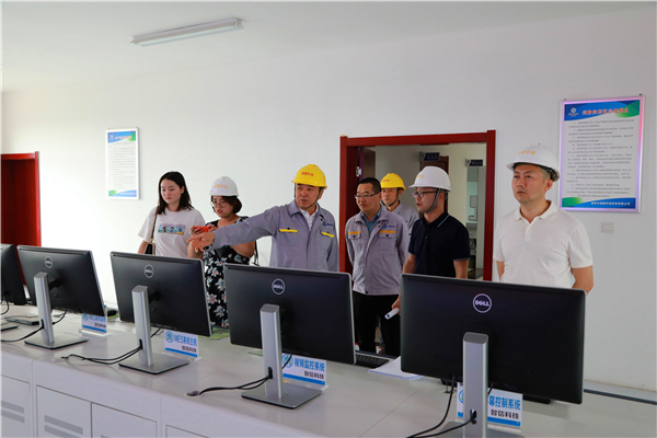 中省媒体采访团到陕西金年会集团陕北片区沉点项目集中采访