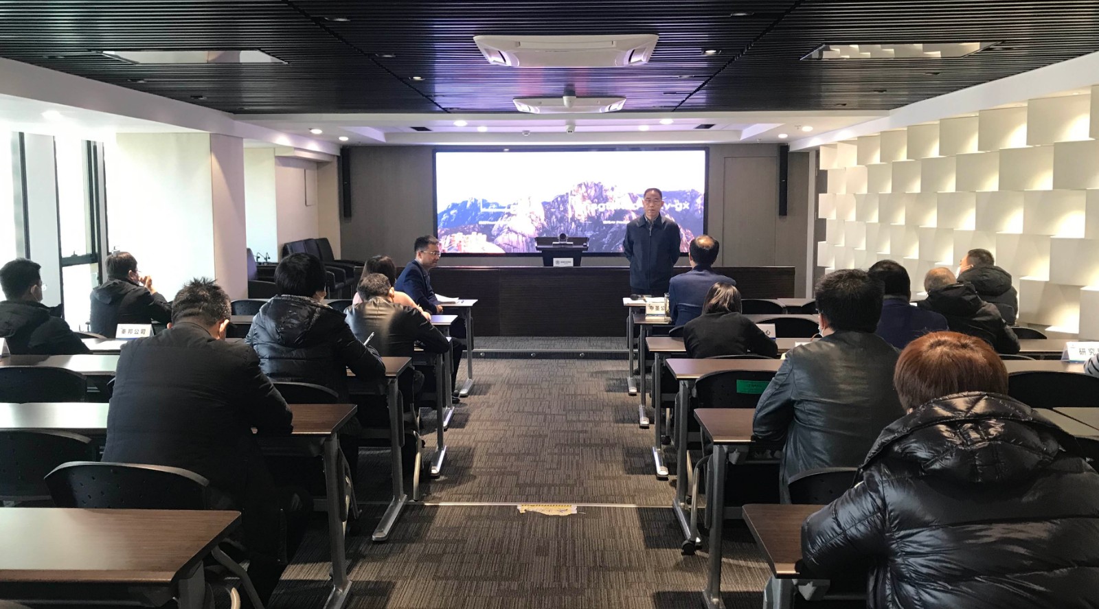 陕西金年会集团积极响应省国资委要求 对冬春季疫情防控工作进行再部署再带头