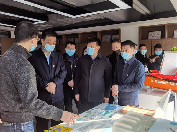 省国资委党委委员、驻委纪检监察组组长贺向东到秦创原陕西金年会集团创新中心调研