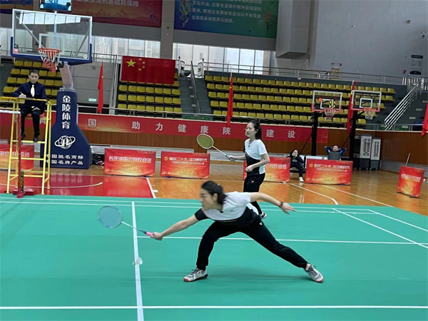 陕西金年会集团代表队参与“陕西能化地质杯”职工羽毛球赛