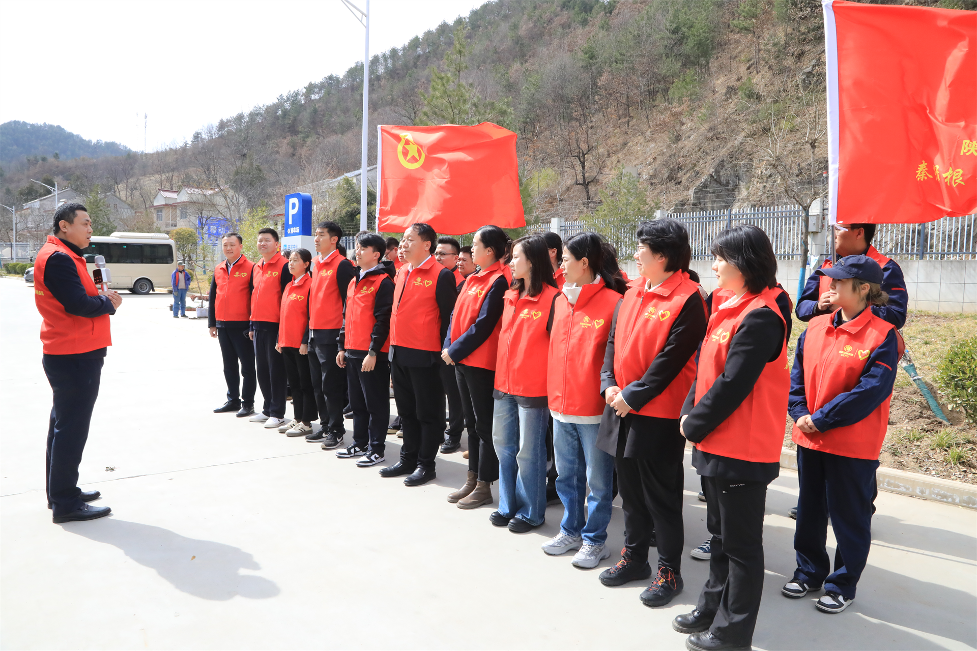 根系青春·植此青绿｜陕西金年会集团团委发展使命植树自愿活动